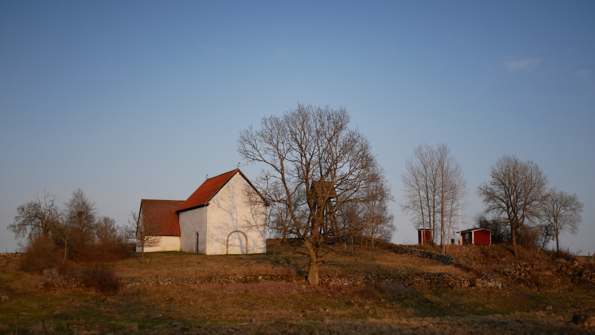 A photo taken at Hemmesjö gamla kyrka in Växjö kommun.