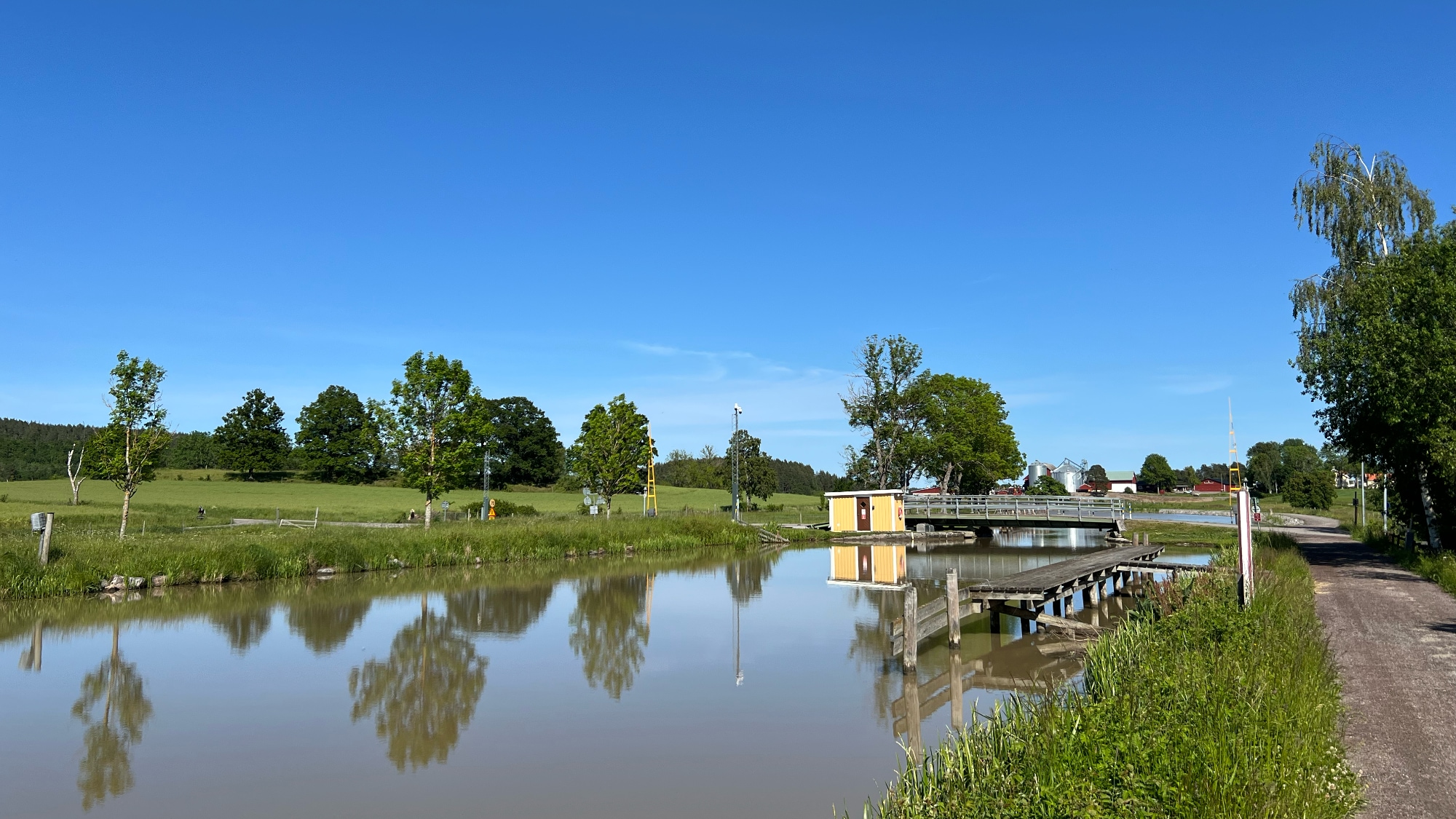 A photo taken at Loddby bro along Göta kanal.
