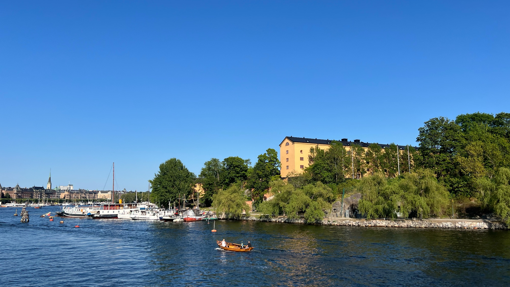 A photo taken at Skeppsholmsbron in Skeppsholmen in Stockholm.