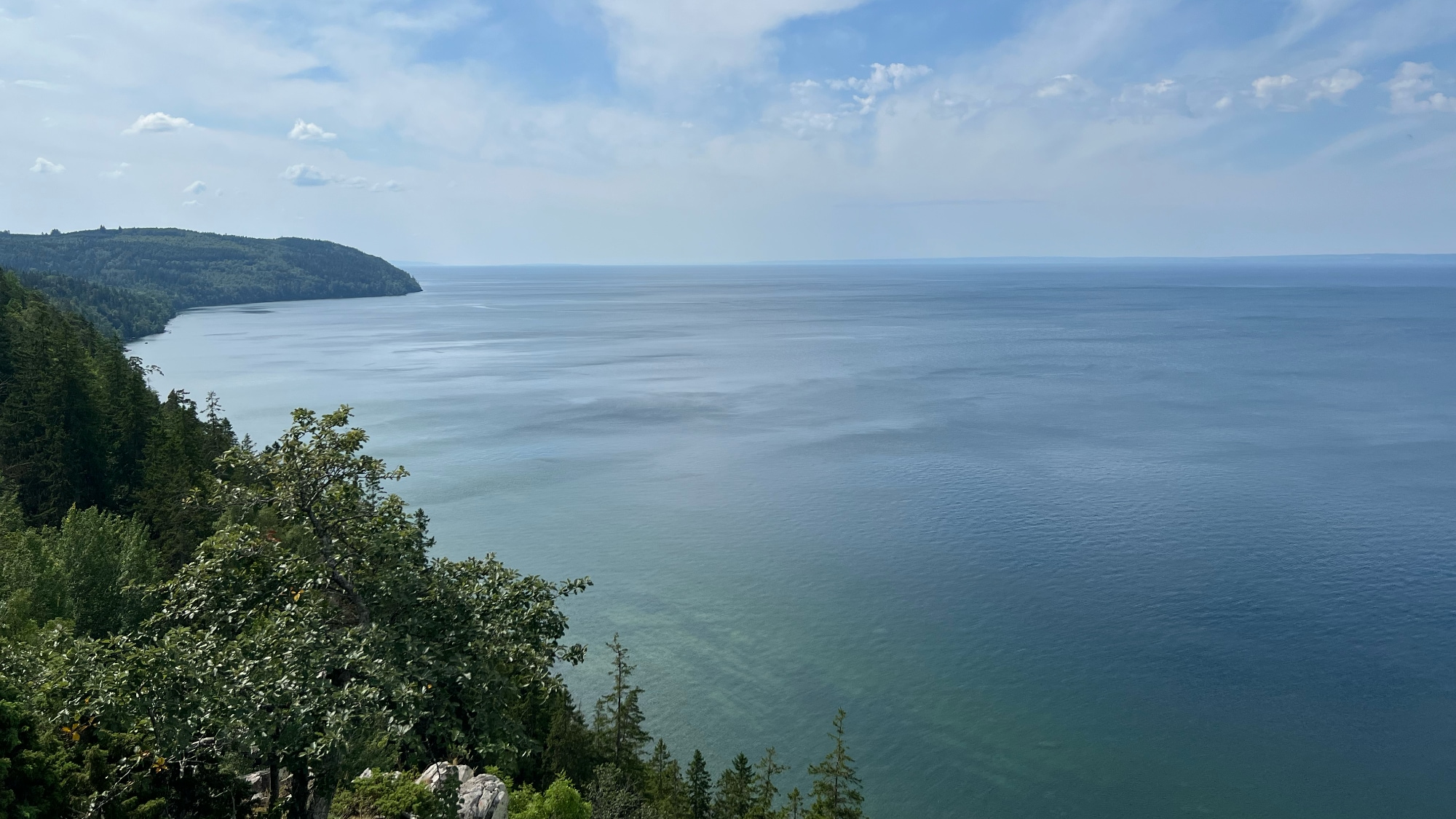 A photo taken at Västra Väggar at Omberg along Pilgrimsrundan.